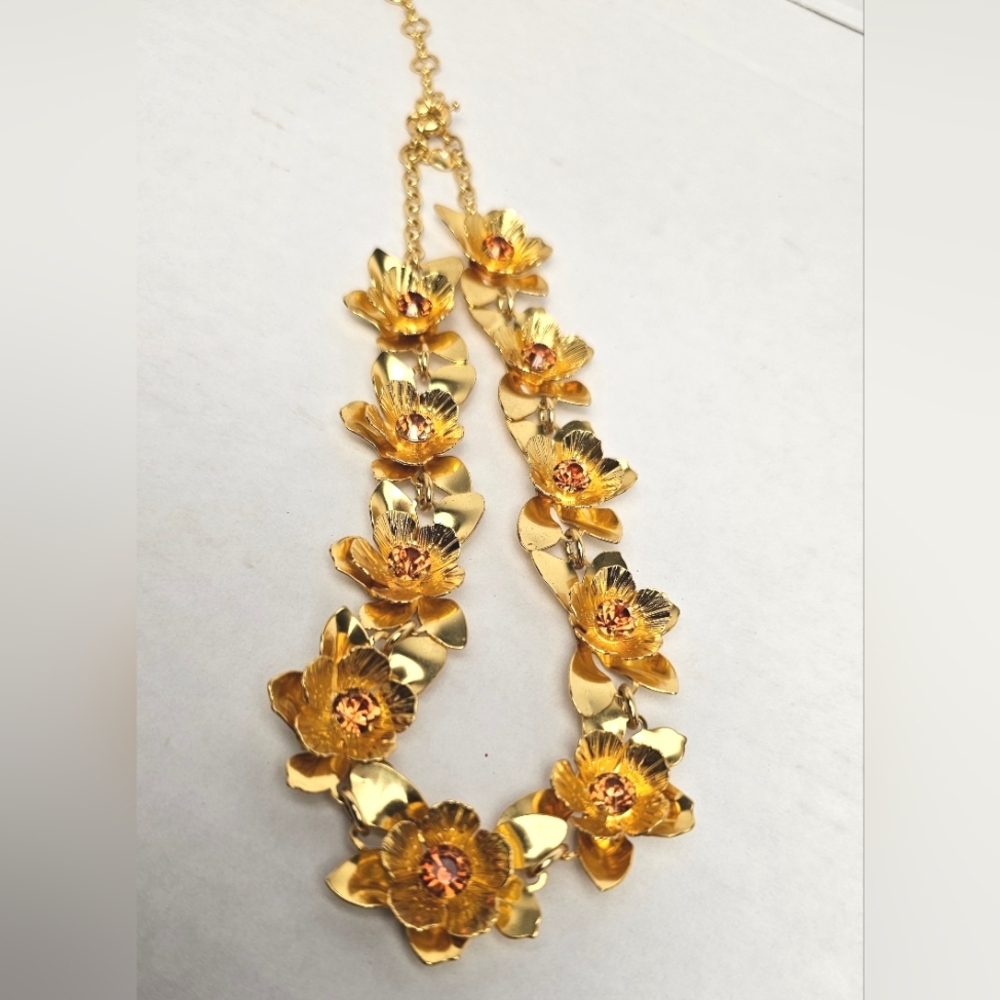 [J. CREW] Oversized Gold Flower Collar Statement Necklace - Picture 6 of 16